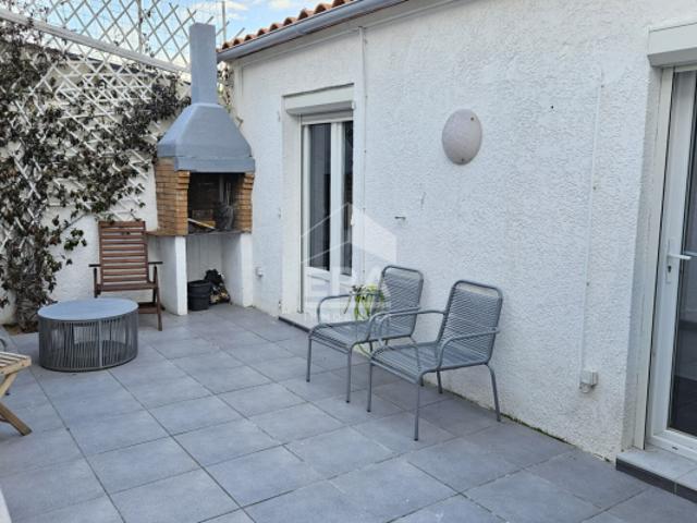 Canet Plage: Maison Canétoise double de plain pied à vendre avec parking et terrasse
