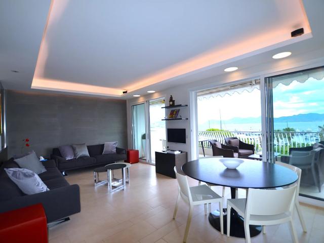 Cannes, 3 pièces avec terrasse et vue mer sur la Croisette 64m² Cannes
