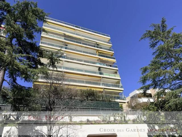 Cannes 3 pièces, étage élevé, au calme, proche centre ville
