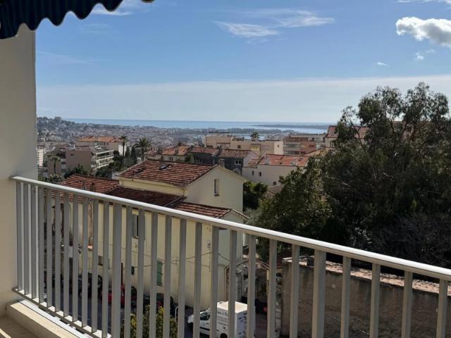 CANNES 3 PIECES VUE MER