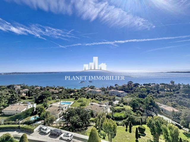 CANNES 3 PIECES VUE MER GARAGE CAVE ET CHAMBRE DE SERVICE