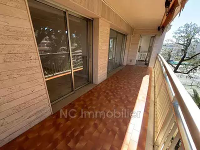 Cannes 06400 Location appartement 2 pièces t2 terrasse parking