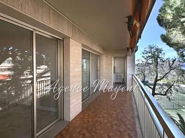 Cannes 06400 Location appartement 2 pièces t2 terrasse parking