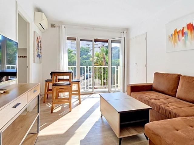 CANNES 2 PIECES EN EXCELLENT ETAT AVEC BALCON