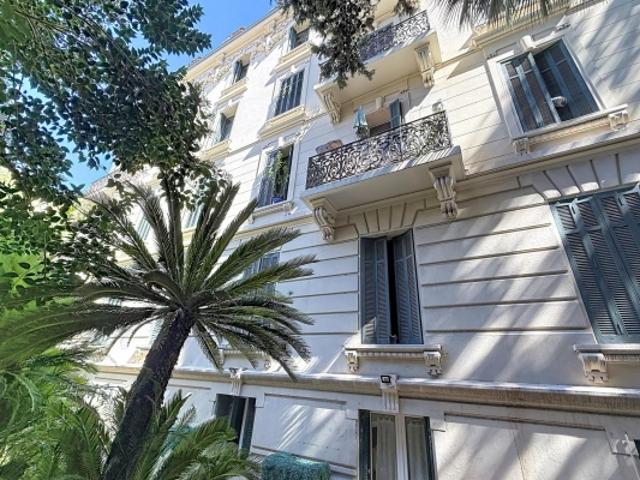 CANNES 300 M. PALAIS: BOURGEOIS A RENOVER + JARDIN