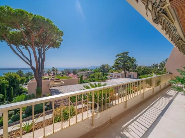 CANNES CALIFORNIE TERRASSE D'ANGLE VUE MER PANORAMIQUE 5 PIECES