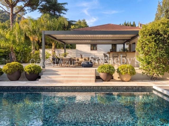 Cannes Californie villa contemporaine rénovée avec piscine chauffée et jardin paysager