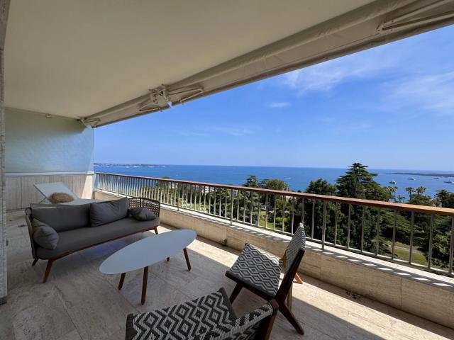 CANNES CALIFORNIE VUE MER PANORAMIQUE 4 CHAMBRES