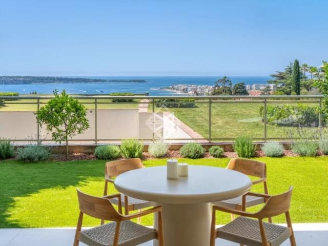 CANNES CALIFORNIE | LE ROI ALBERT | APPARTEMENT 4 PIÈCES | VUE MER