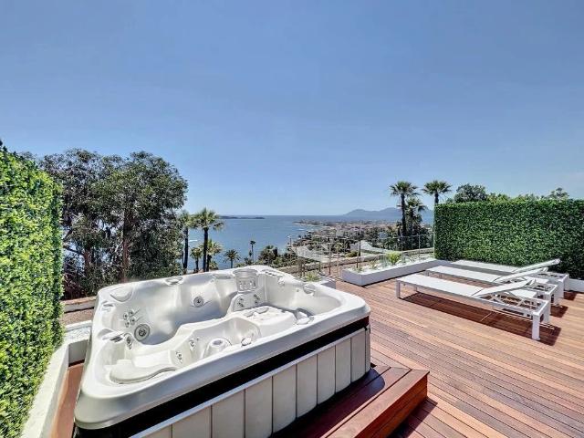 Cannes Californie Superbe 4 Pieces Dernier Etage Vue Mer 143m² Cannes