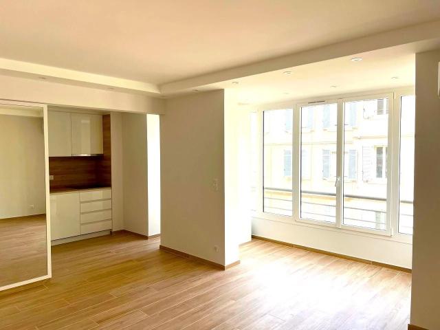 Cannes centre Banane derrière le grand ho 62m² Cannes