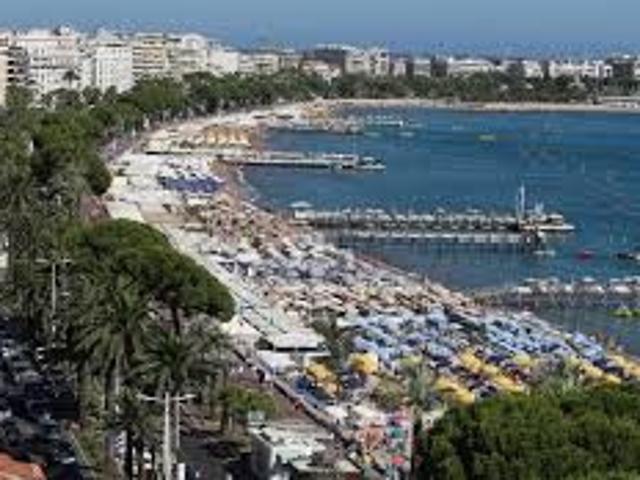 CANNES CENTRE BANANE MUR + FDC 100M2 448000€ TOUT COMMERCES