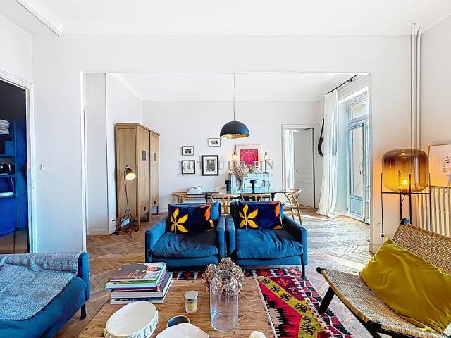 CANNES CENTRE. DERNIER ETAGE. BEL APPARTEMENT BOURGEOIS 4 PIECES