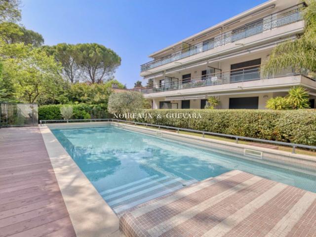 CANNES CENTRE DERNIER ÉTAGE PISCINE 4 PIÈCES
