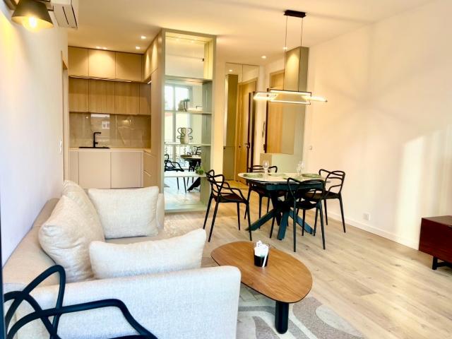 CANNES CENTRE T4 DERNIERE ETAGE 89M2 SUD REFAIT A NEUF