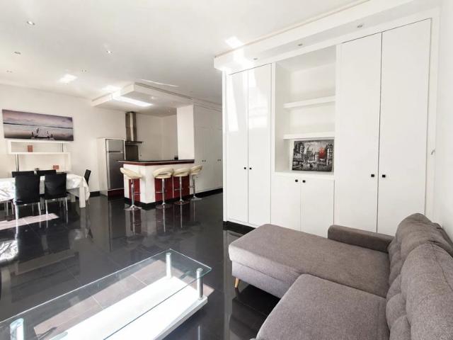 Cannes Centre T2 Balcon