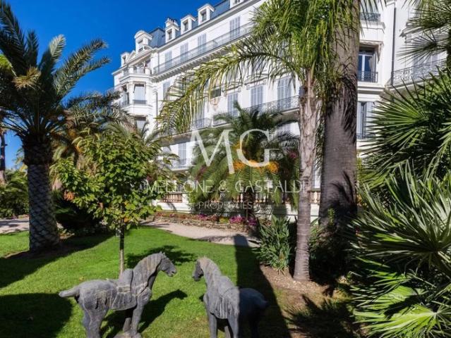 CANNES – CENTRE VILLE – APPARTEMENT BOURGEOIS 200 m² – TERRASSE – GARAGE