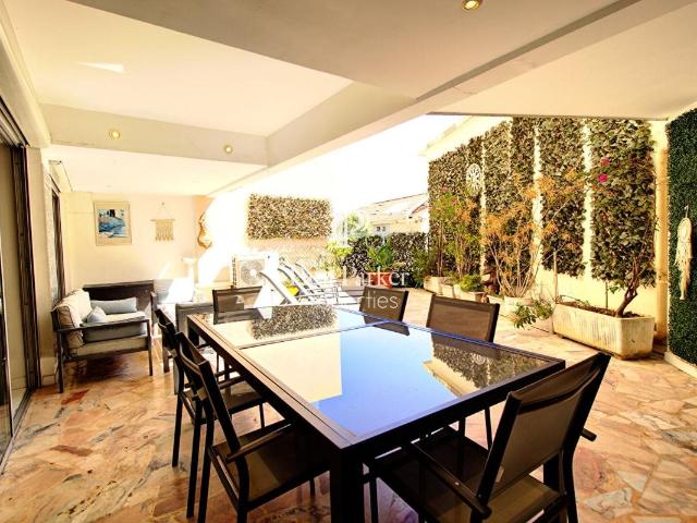 Cannes Centre Ville Appartement de réception avec vaste te. 143m² Cannes