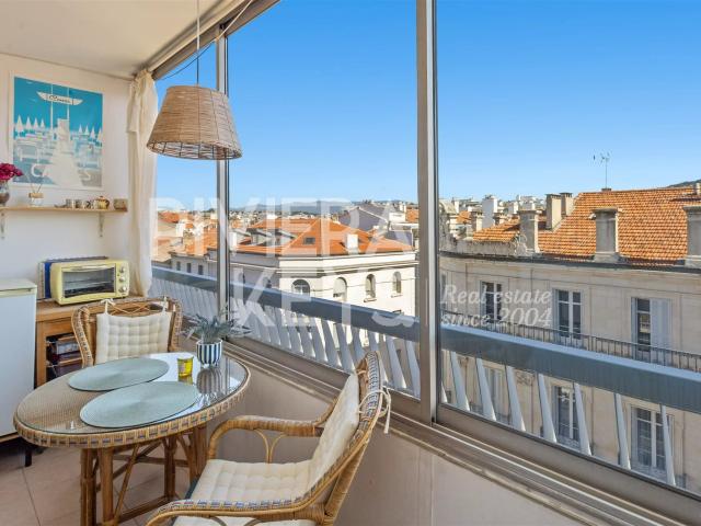 Cannes – Centre ville: Studio au dernier étage avec balcon 11m² Cannes