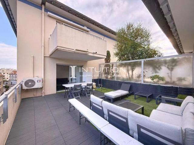 Cannes Centre: 2 pièces avec imposante terrasse et parking