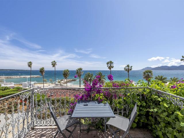 Cannes – Charmant appartement bourgeois avec vue mer panoram. 310m² Cannes