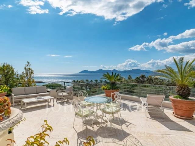 Cannes Croisette Bel appartement en duplex