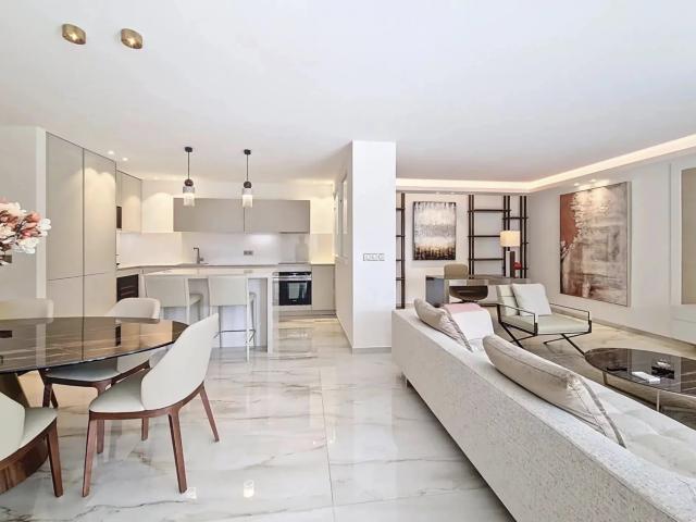 Cannes Croisette, Grand Hôtel, grand 3 pièces avec terrasse. 127m² Cannes