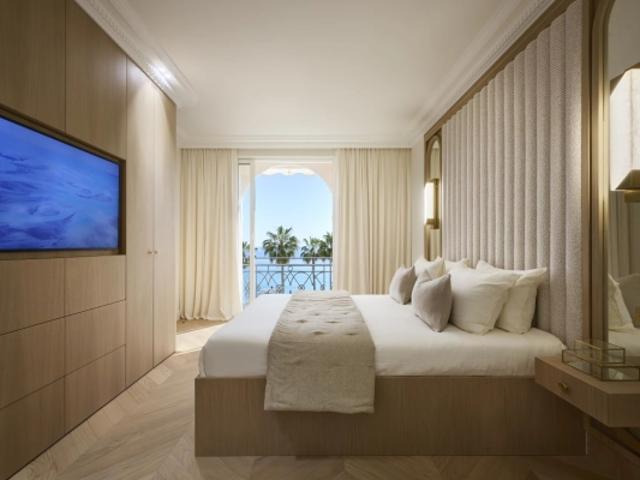 Cannes Croisette Palais Miramar Appartement 3 chambres Vue mer face aux plages