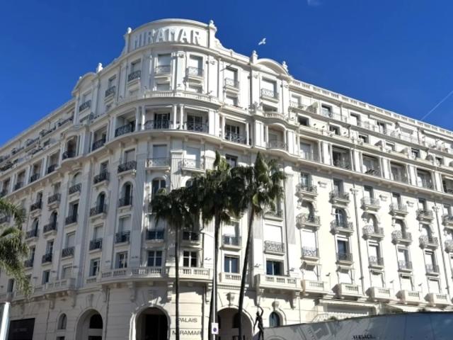 Cannes Croisette RARE studio Luxe vue dégagée