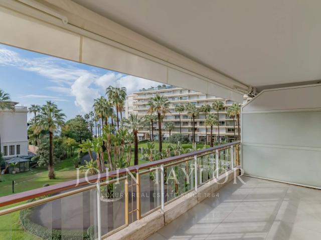 CANNES CROISETTE: ravissant appartement 3 pièces avec vue mer e