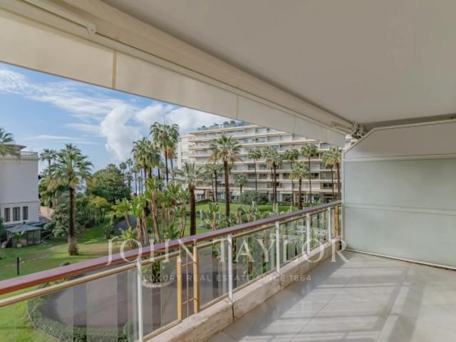 CANNES CROISETTE: ravissant appartement 3 pièces avec vue mer et parc