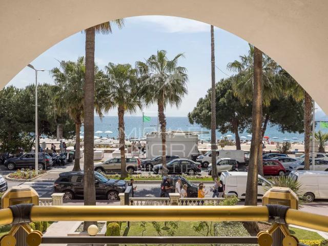 Cannes Croisette Somptueux appartement vue mer panoramique