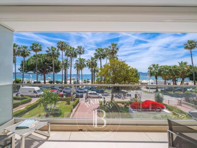 CANNES CROISETTE 3 PIÈCES VUE MER TERRASSE