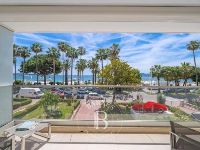 CANNES CROISETTE 3 PIÈCES VUE MER TERRASSE