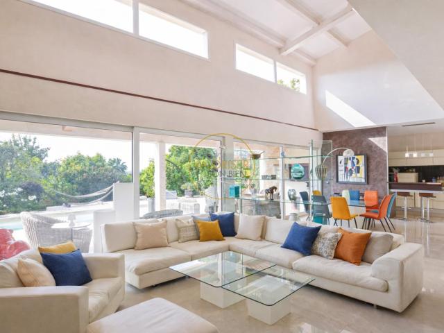 Cannes Croix des Gardes Villa contemporaine lumineuse avec piscine