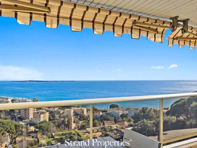 CANNES Croix des Gardes Appartement 3 pièces en parfait état avec terrasse, balcon et vue panoramique mer