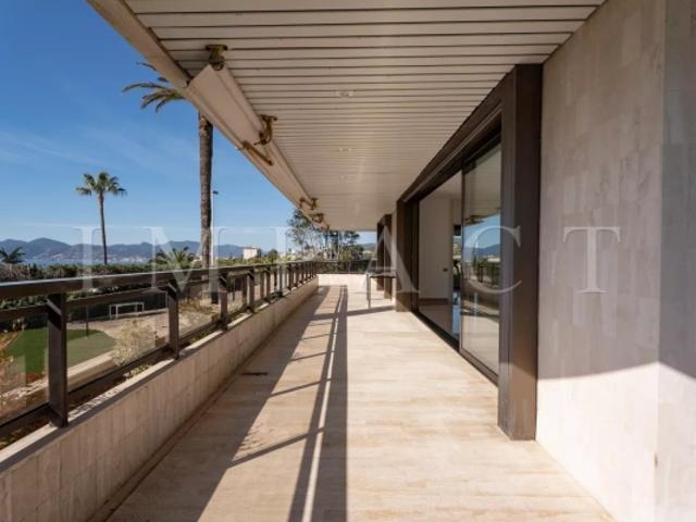 Cannes Croix des Gardes, appartement de prestige avec jardin privatif à vendre
