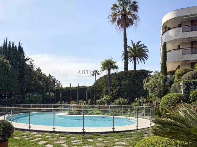 CANNES CROIX DES GARDES APPARTEMENT DERNIER ETAGE VASTES