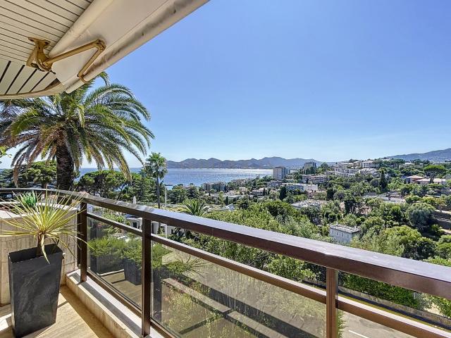 CANNES CROIX DES GARDES APPARTEMENT DERNIER ETAGE VASTES TERRASSES VUE MER