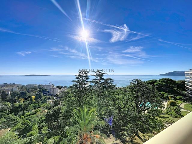 CANNES CROIX DES GARDES. RESIDENCE DE STANDING. VUE SPECTACULAIRE APPARTEMENT 3 PIECES