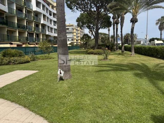 CANNES APPARTEMENT 3 PIECES FRONT DE MER