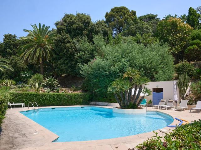 Cannes, Appartement En Dernier Étage, 5 Pièces, Quartier Bas. 135m² Cannes