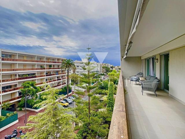 CANNES APPARTEMENT PALM BEACH CRYSTAL RIVIERA 72M2 3 PIECES GRANDE TERRASSE