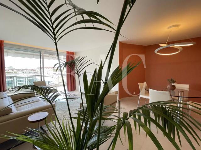 Cannes, Boulevard de la Croisette, appartement au Mondrian hôtel