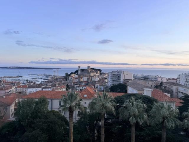 CANNES BOURGEOIS DERNIER ETAGE 3 PIÈCES