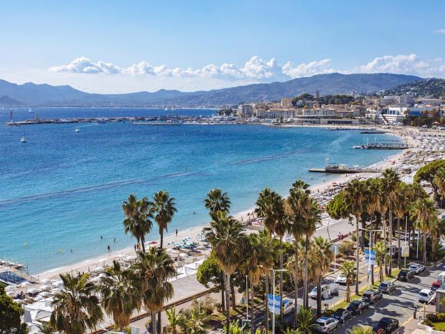 CANNES BANANE MURS COMMERCIAUX LIBRE DE 55M2 + 15M2 CAVE