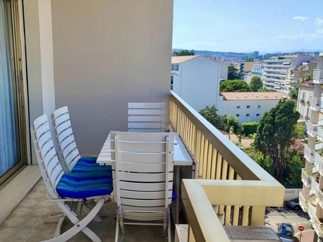 CANNES Banane CARLTON Appartement de 54m2 traversant avant