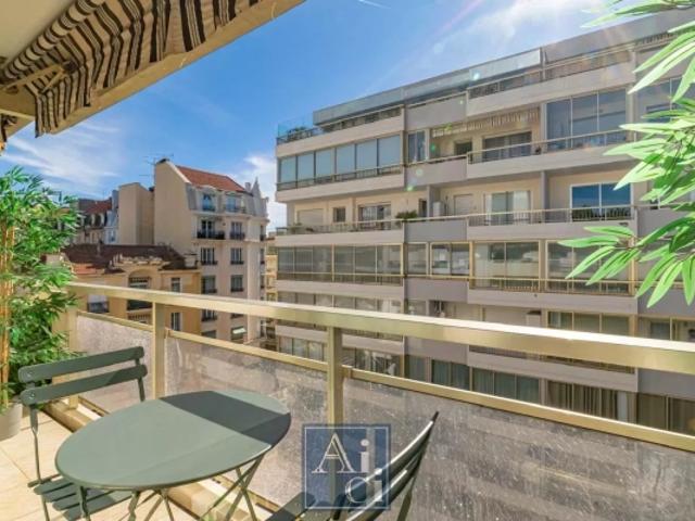Cannes Banane derrière le Carlton. Splendide 4 pièces