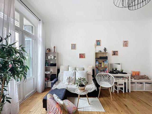 Cannes Banane – Élégant 2 pièces rénové avec balcon, à deux pas de la rue d’Antibes