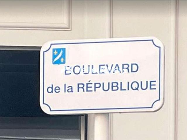 Cannes Banane: Fond de commerce restaurant à rénover licence IV, terrasse et jardin